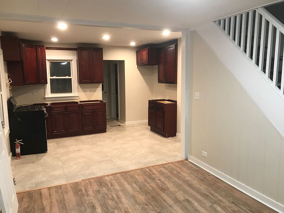2nd image of 117 Forman St