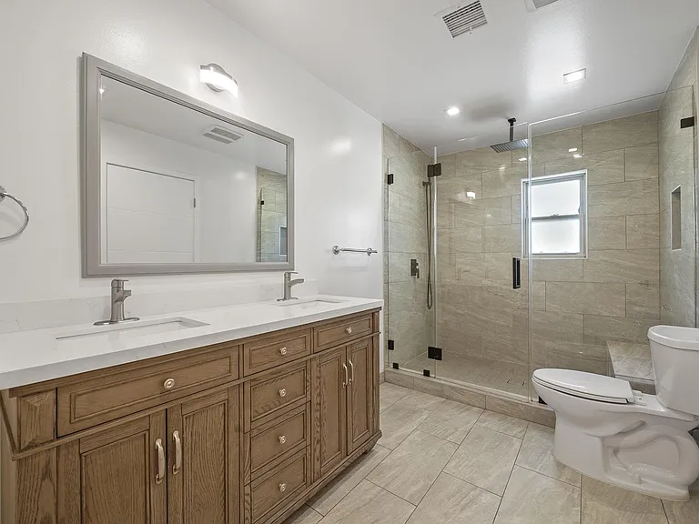 22259 Erwin St — Photo 16