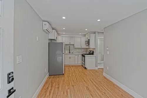 1923 Vanderbilt Ln Photo 1