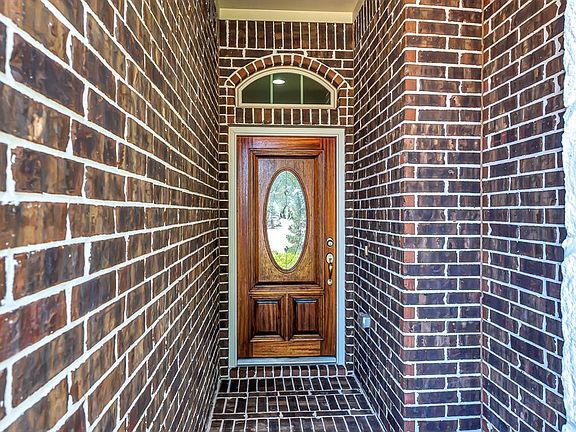 4th image of 17643 Yorkhill Ct