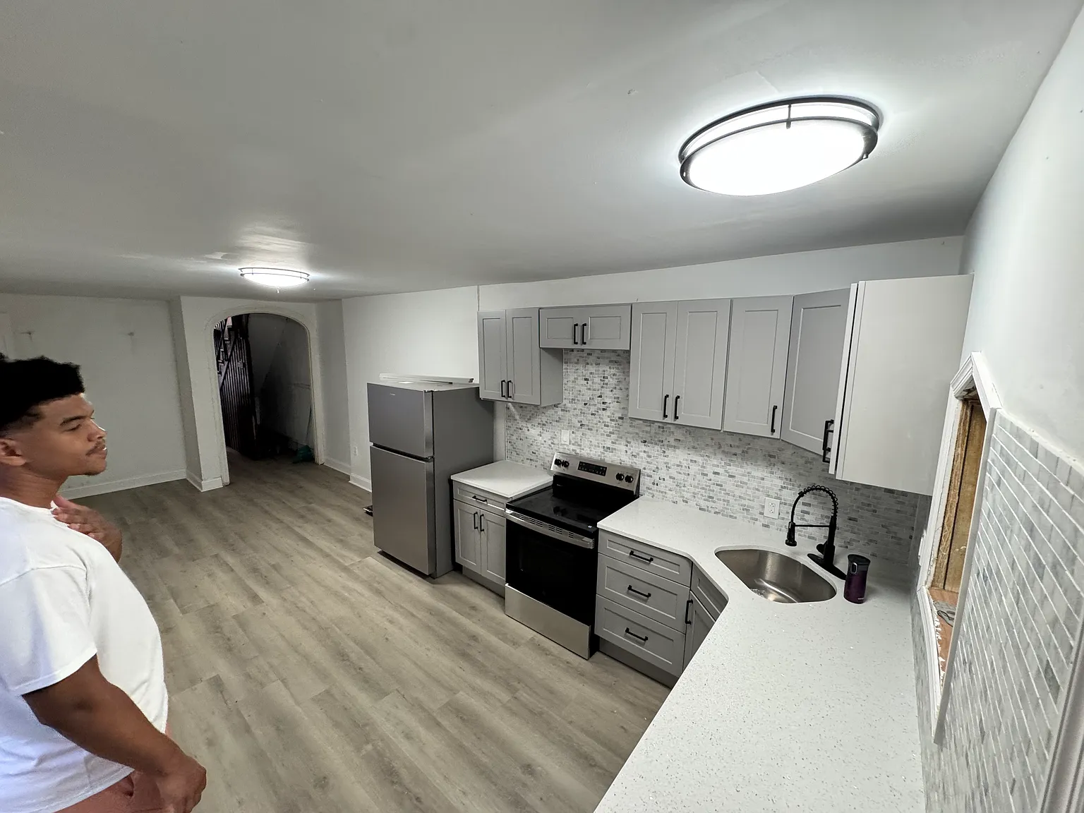 6 bed, 2300 sqft, $800 — Photo 2