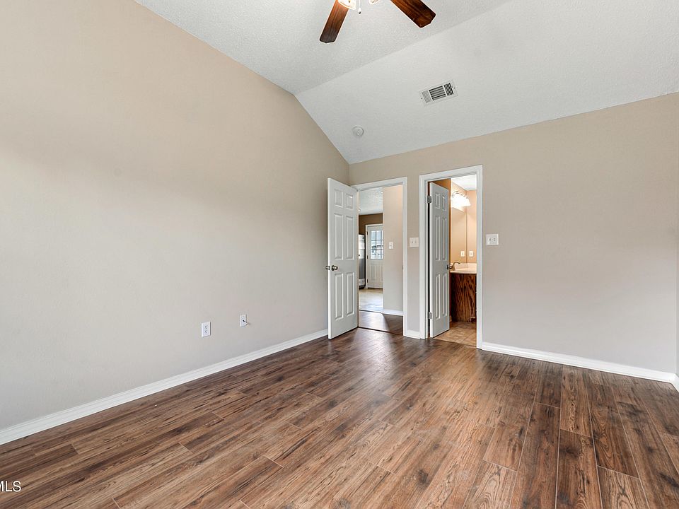 2nd image of 14182 Cherry Ct