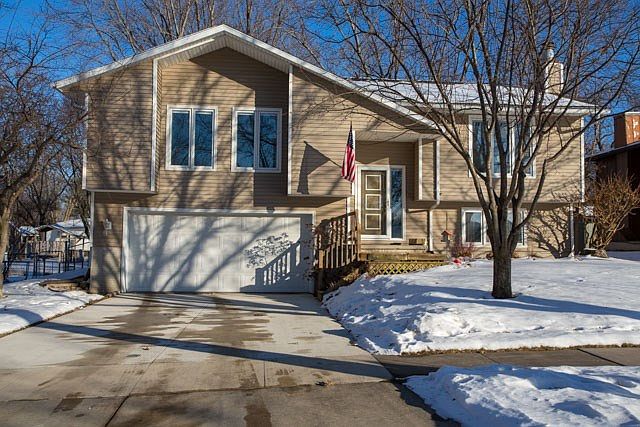 1st image of 3808 Briarwood Dr