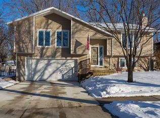 3808 Briarwood Dr, Cedar Falls, IA 50613