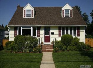 1450 Rhode Ave, Merrick, NY 11566