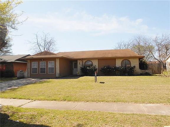 2nd image of 1914 Whiteoak Dr