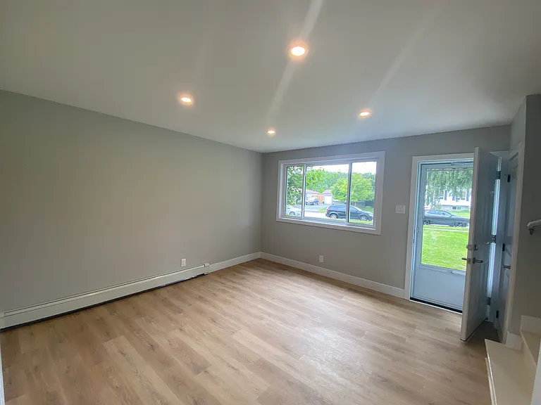 1 Court Ln — Photo 29