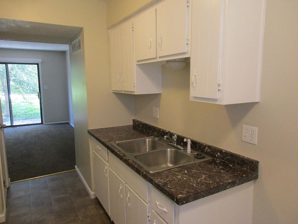 1st image of 301 SE Claremont St APT A