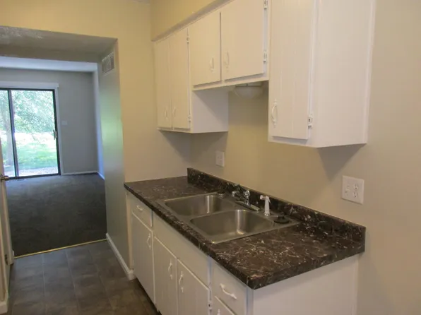 301 SE Claremont St APT A, Lees Summit, MO 64063