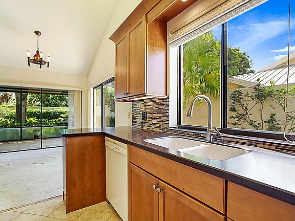 4th image of 137 Seashore Drive