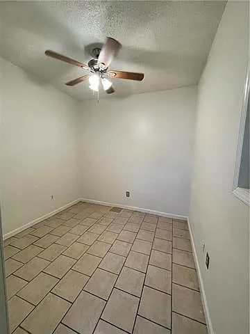 2733 Danneel St — Photo 8