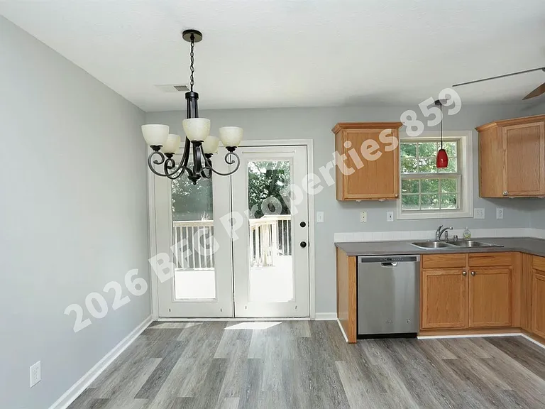 241 Preakness Dr — Photo 5