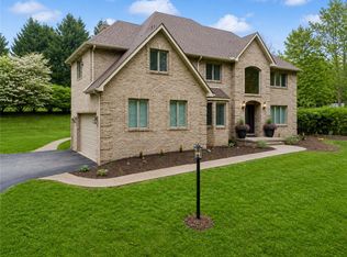 1005 Fairway Oaks Dr, Jeannette, PA 15644