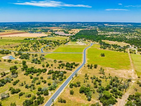 35 Far View Ln, Fredericksburg, TX 78624