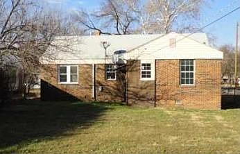 2nd image of 44 SE 39th St
