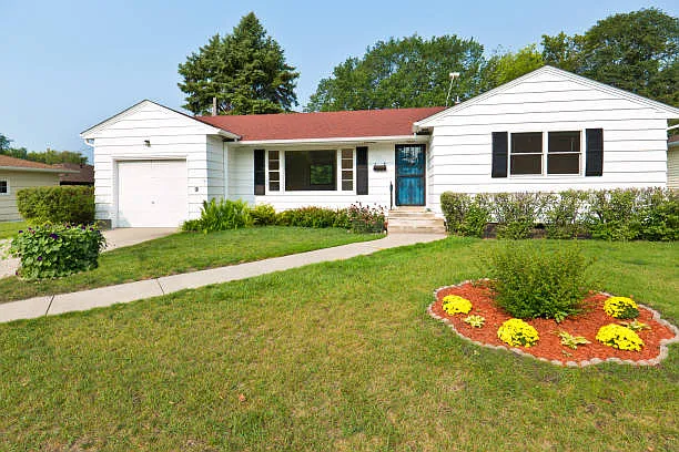 Combs Ln — Photo 1