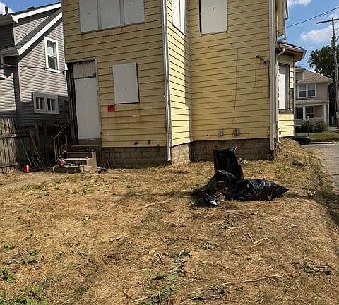 2nd image of 977 Heyl Ave