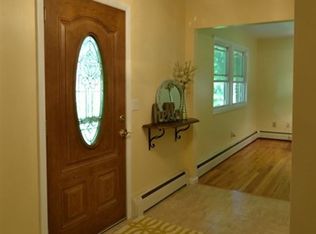 18 Hillside Dr, Ballston Lake, NY 12019