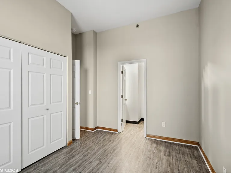 Delmar Loop Apartments — Photo 13