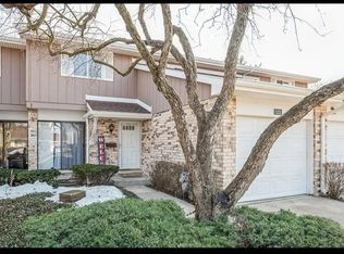 1222 Exeter Ct, Wheaton, IL 60189