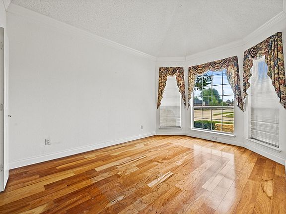 5th image of 2416 Liles Ln
