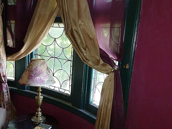 2nd image of 549 Linwood Ave