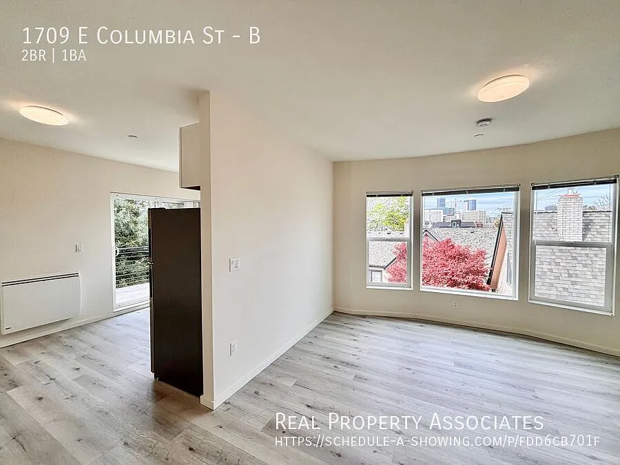 Building Photo - 1709 E Columbia St #B