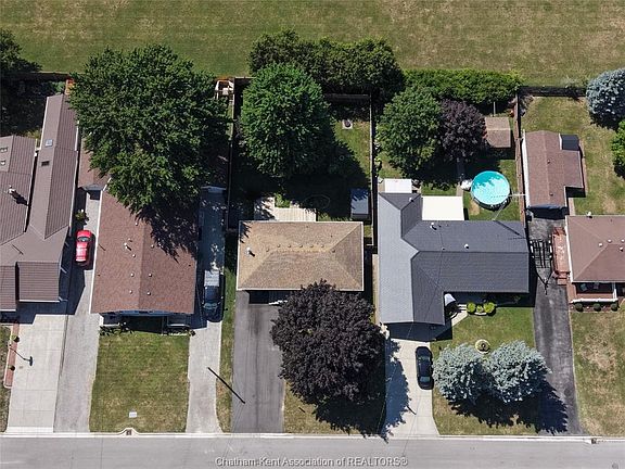 3rd image of 694 Albert St