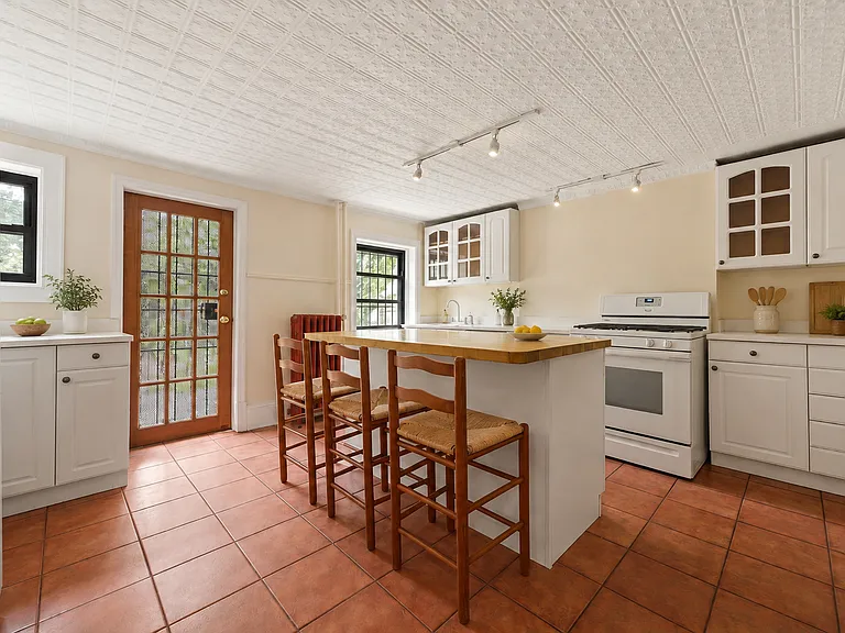 208 Wyckoff St #1 — Photo 4