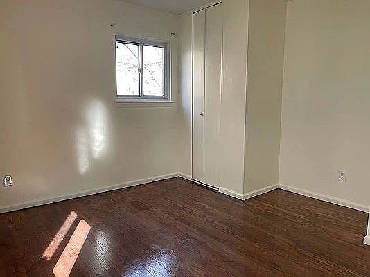 5th image of 1109 E 105th St #1