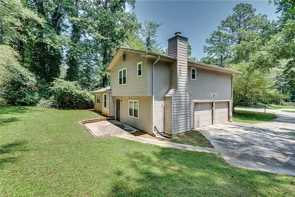 3 bed, 2.0 bath, 1784 sqft, $2,400 — Photo 2