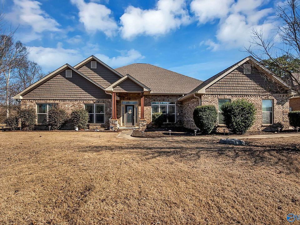 1st image of 205 Maplebrook Dr