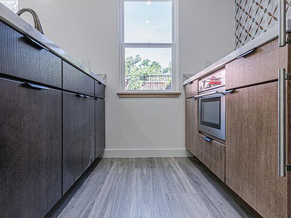 4th image of 658 Elm St #2