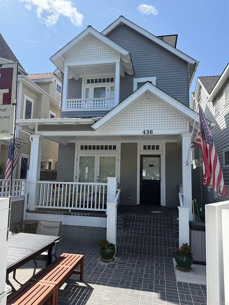 3 bed, 5.0 bath, 1958 sqft, $8,000 — Photo 1
