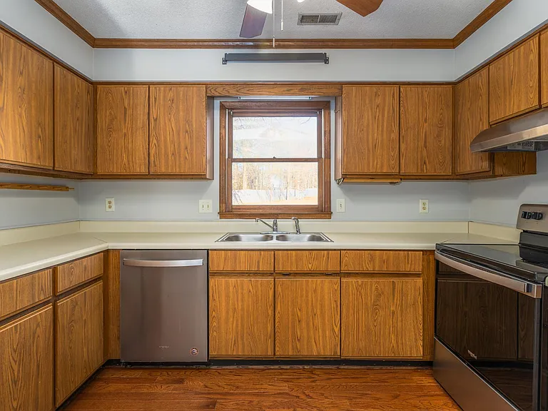 1149 Glendale Dr — Photo 14
