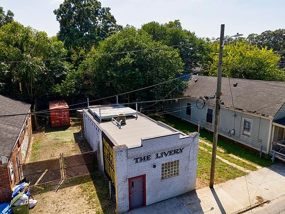 3rd image of 617 Memorial Dr SE