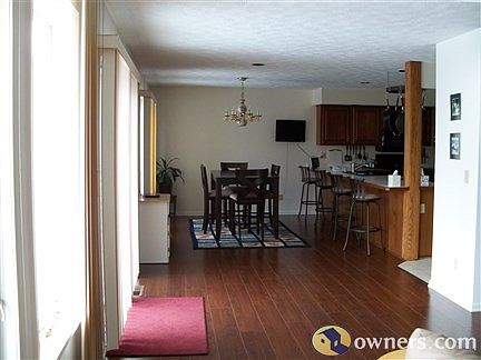 Dining area adjascent to kitchen