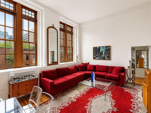 2nd image of 29 King St APT 3G
