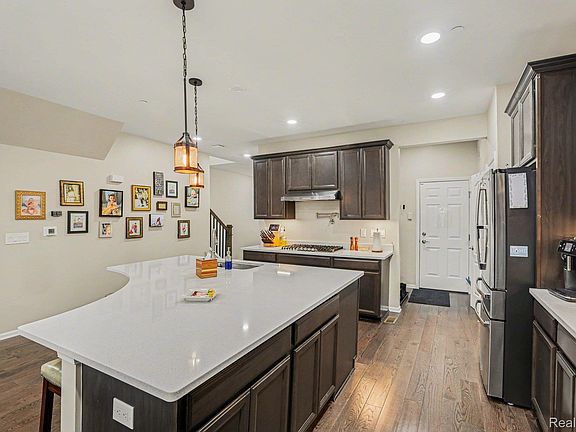 4th image of 676 Peppermint Dr #47