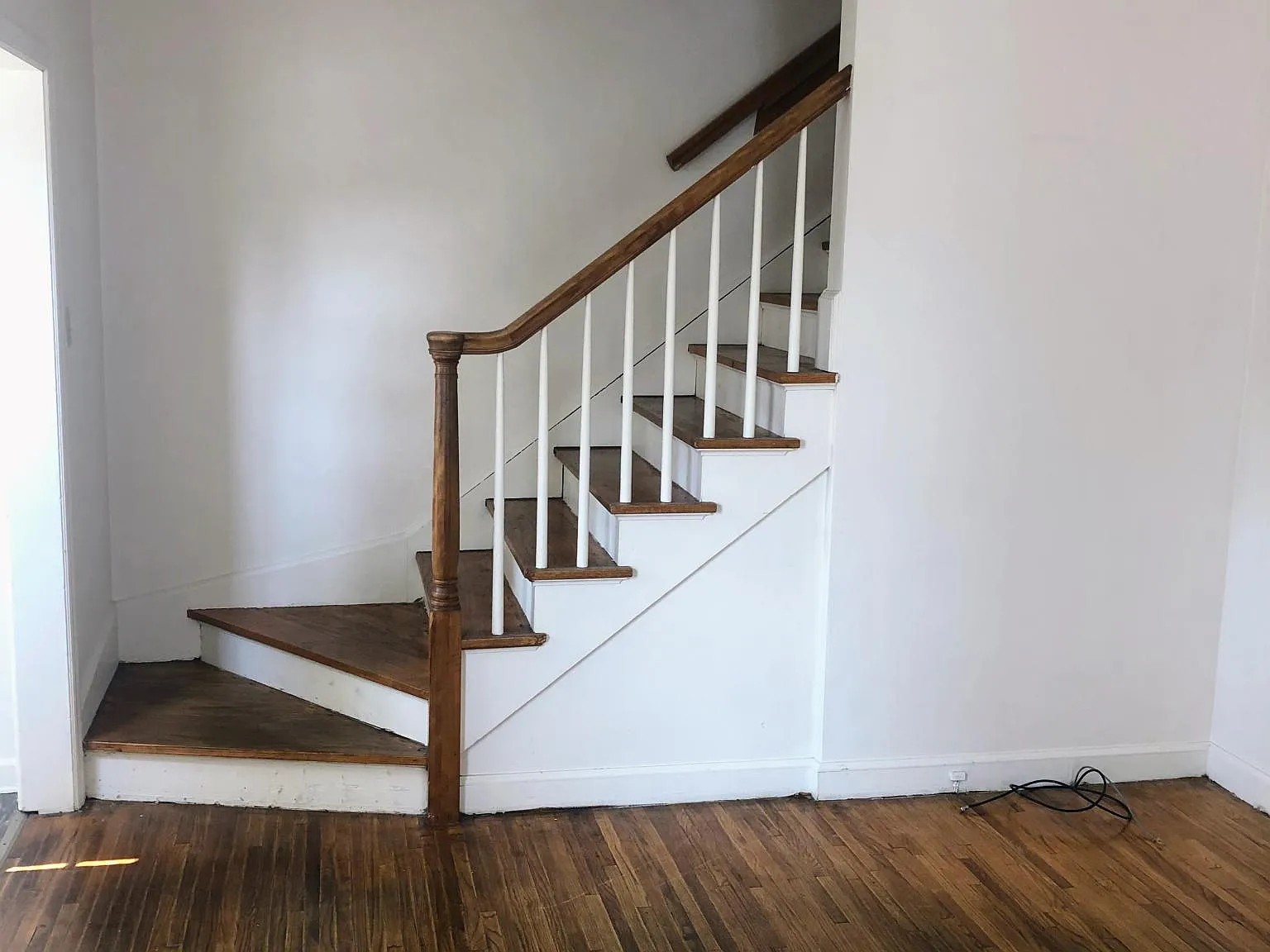 6 bed, 2.5 bath, 2700 sqft, $3,510 — Photo 2
