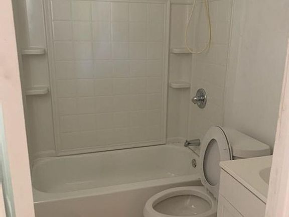2nd image of 3240 Dora St
