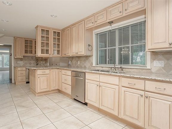2nd image of 408 Hazelwood Dr