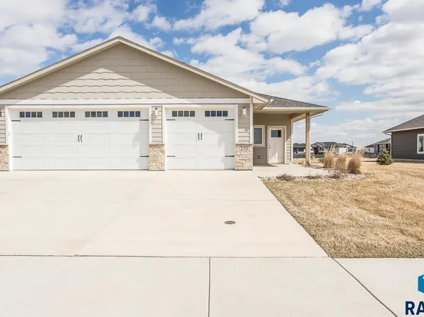 270 Devitt Dr, Harrisburg, SD 57032