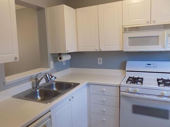 5th image of 4055 Meadowick Dr
