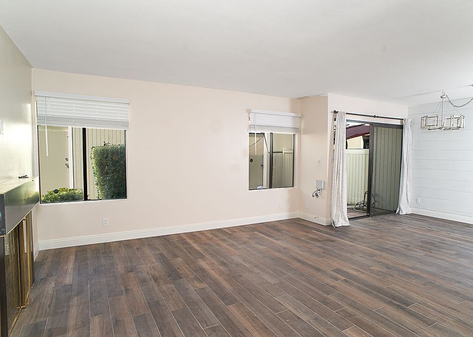 1st image of 22109 Burbank Blvd Unit 2