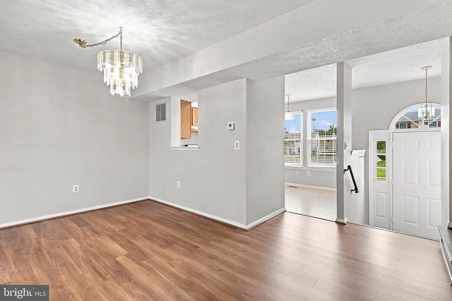 3 bed, 1974 sqft, $2,800 — Photo 2