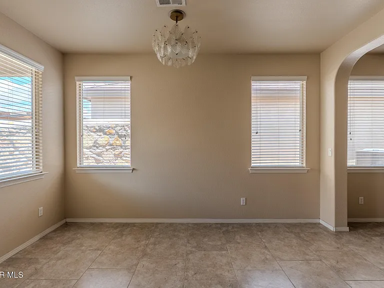 12485 Knightsbridge Dr — Photo 15
