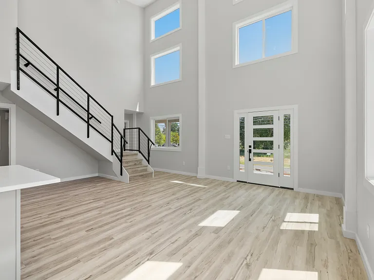 300 Riverside Dr — Photo 7