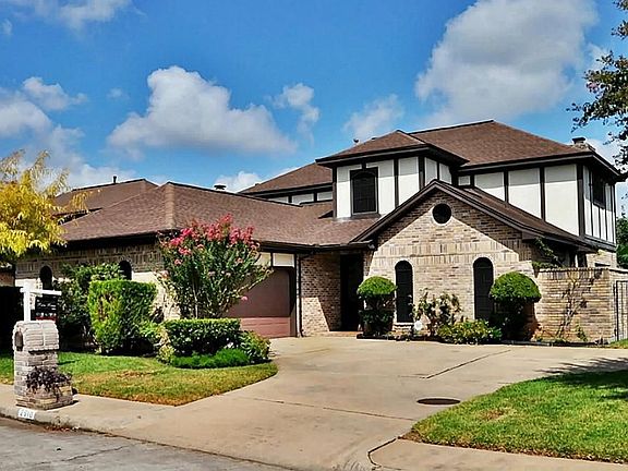 2nd image of 2910 Lakeview Dr