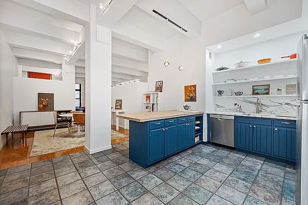 1st image of 529 W 42nd St APT 5A